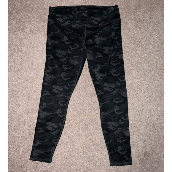 New Fabletics Mid-Rise Powerhold Legging Camo size L short - Picture 4 of 6